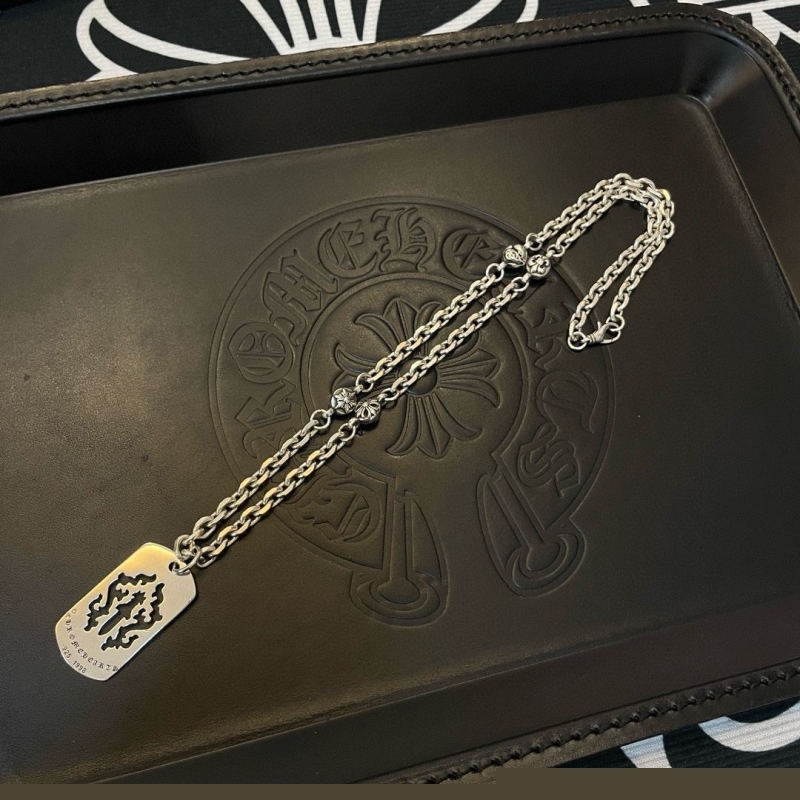 Ch**me He**ts necklaces